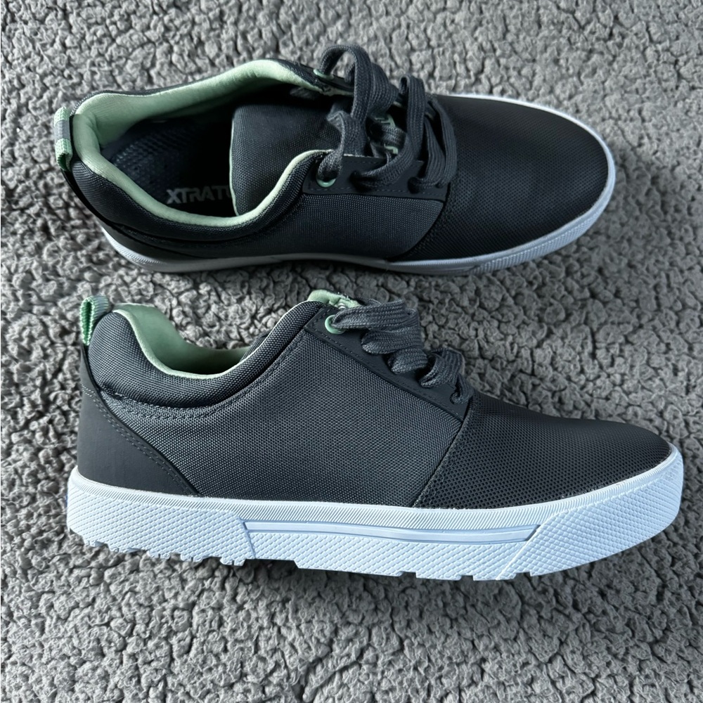 Xtratuf women’s shoes. Sz9. Never worn. Anti-slip. Grey and green.
